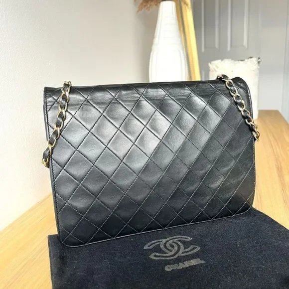 CHANNEL QUILTED LAMBSKIN SHOULDER BAG - Picture 6 of 7